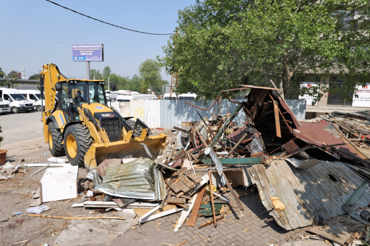 Bursa’da 1050 Konutlar’daki yeşil alan işgalden kurtarıldı
