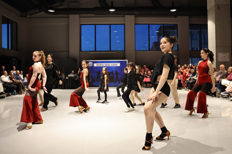 Bursa Nilüfer’de dans şöleni