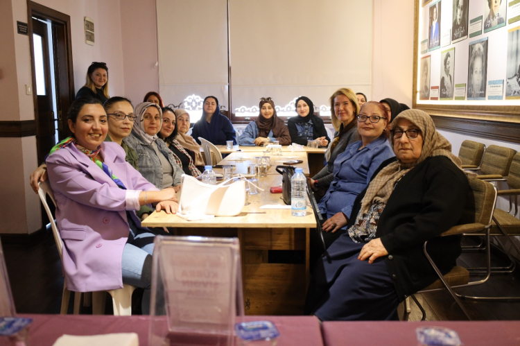 İzmit’te ‘Kadın Kadına Konak’ta Akpınar sakinlerini ağırladı