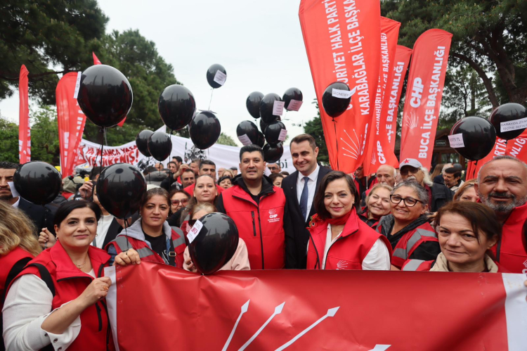 İzmir’de binlerce emekçi 1 Mayıs’ı kutladı