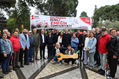 İzmir'de binlerce emekçi 1 Mayıs'ı kutladı