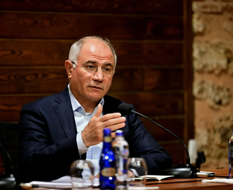 Efkan Ala Birlik Vakfı’nda gençlerle buluştu