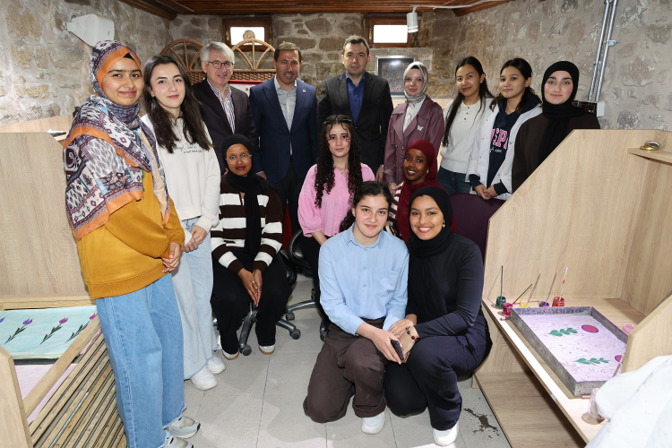 Konya Karatay’da 48 ülkeden öğrenciler sanatla buluştu