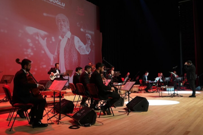 Denizli'de Edip Akbayram şarkılarıyla unutulmaz bir konser