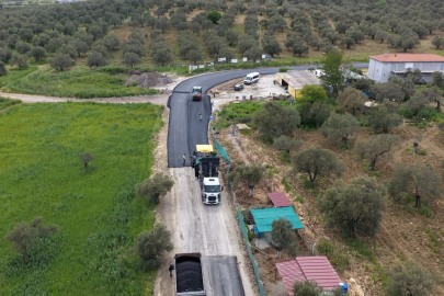 Balıkesir'de yol çalışmalarına devam ediyor
