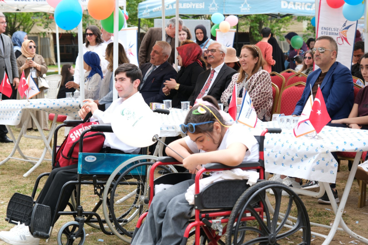 GTÜ’de Engelsiz Festivali renkli görüntülere sahne oldu