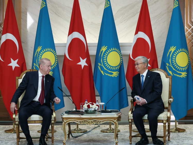 Cumhurbaşkanı Erdoğan’a Kazakistan’da “Hoca Ahmet Yesevi Nişanı” takdim edildi