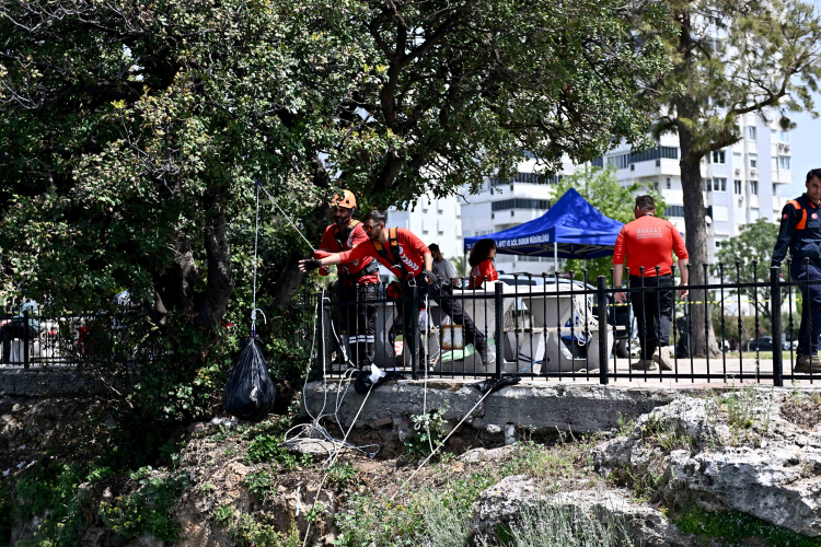 Antalya’da falezlere nefes aldıran temizlik