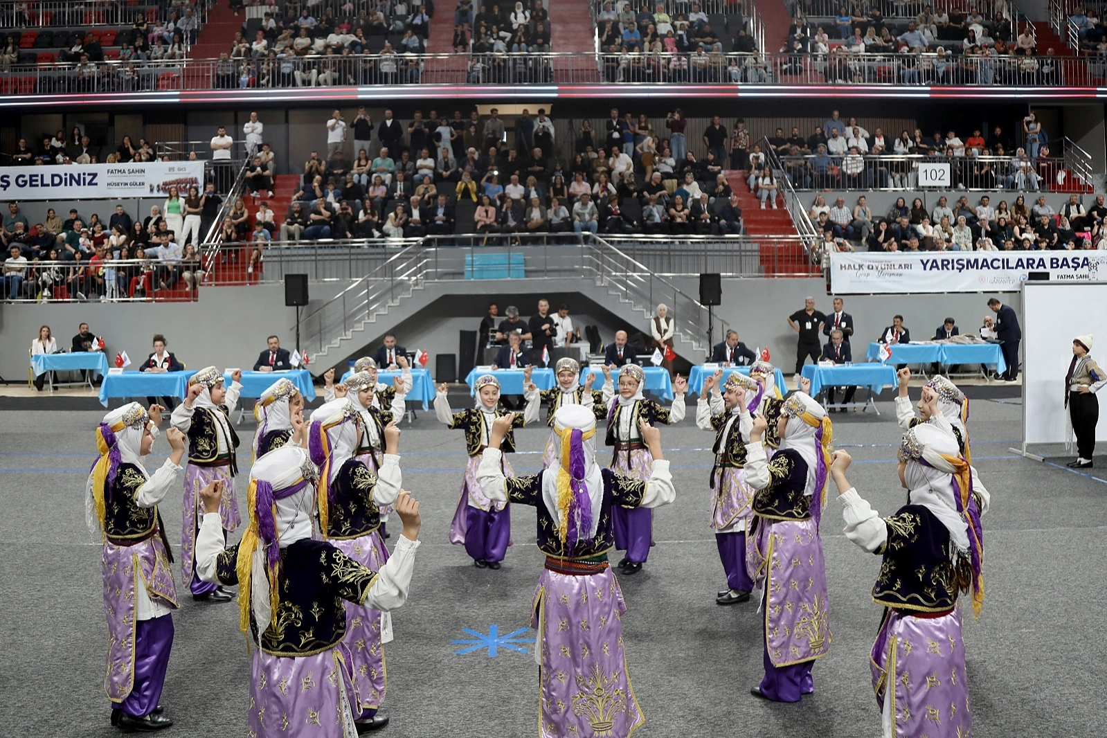 Gaziantep'te kültür rüzgarı... Halk Oyunları Bölge Şampiyonası büyük ilgi gördü