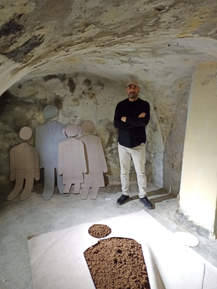 Metin Özgör’ün “Ne Yerde Ne Gökte” Sergisi Mardin’de açıldı