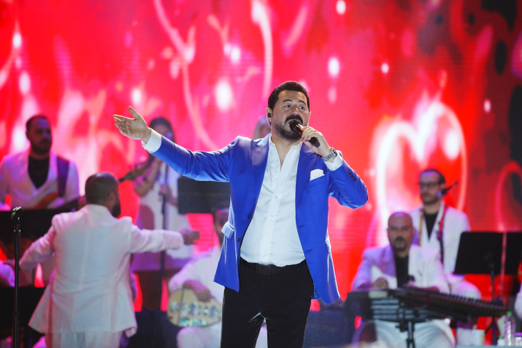 Mersin’de 9 günlük festivalin finali Serkan Kaya ile oldu