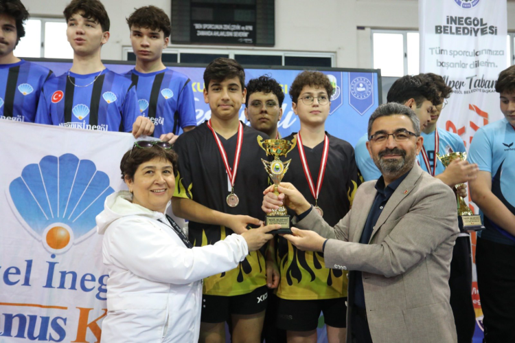 Bursa İnegöl’de okullar arası masa tenisi müsabakaları sonuçlandı