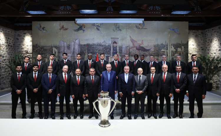Cumhurbaşkanı Erdoğan’dan Galatasaray’a tebrik: Tarihi başarıya imza attınız