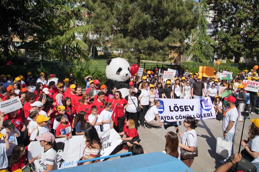LÖSEV'den dünyaya mesaj... Lösemili Çocuklar Haftası Bursa'dan İstanbul'a uzandı