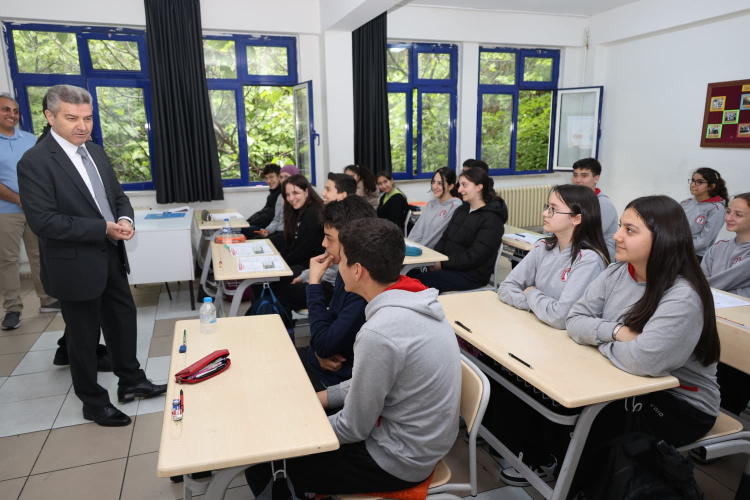 Artvin Valisi Ergün’den okul ziyaretleri