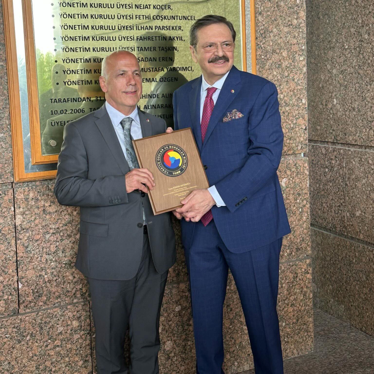 TOBB’dan Artvin Ticaret Borsası Başkanı Akyürek’e hizmet şeref plaketi