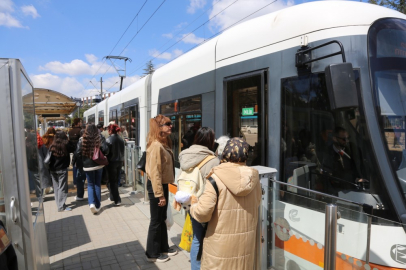 Eskişehir'de öğrenciler “Bas Geç” ile ulaşımda nefes aldı