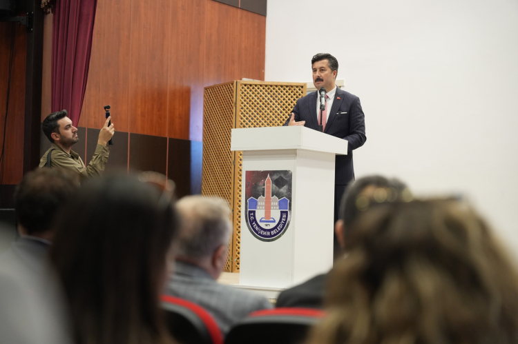 Bursa Yenişehir’de bayramlaşmada Başkan Özel’e doğum günü sürprizi