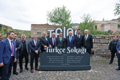 Ortak Türk Alfabesi Anıtı Kayseri Talas'ta açıldı