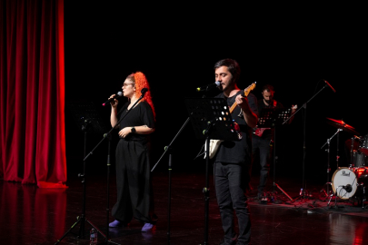 Mersin'de LGS'ye hazırlanan öğrenciler stresi konserle attı