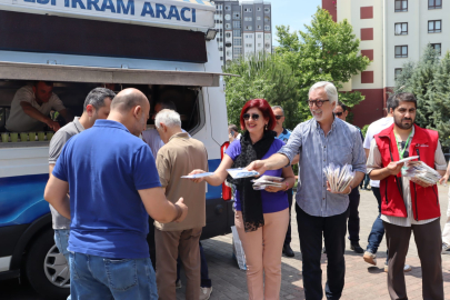 İzmit Belediyesi'nden Cuma ikramı