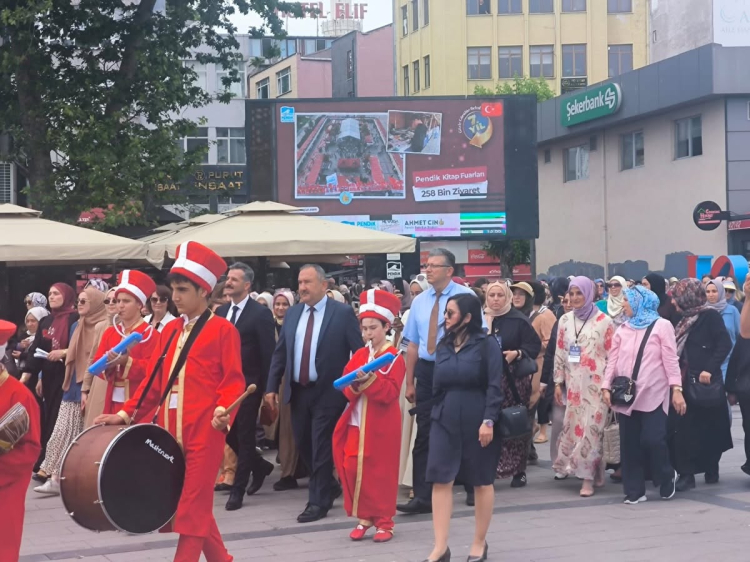İstanbul Pendik’te muhteşem yıl sonu sergisi açıldı