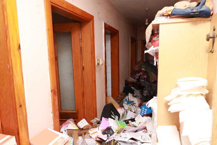 Bursa Osmangazi’de çöp ev temizlendi, mahalle rahatladı