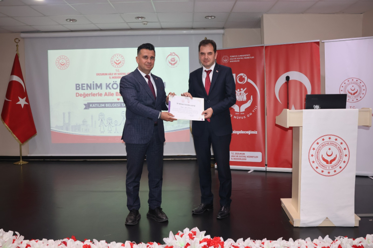 Erzurum’da “Benim Köklü Ailem” projesinde sertifika sevinci