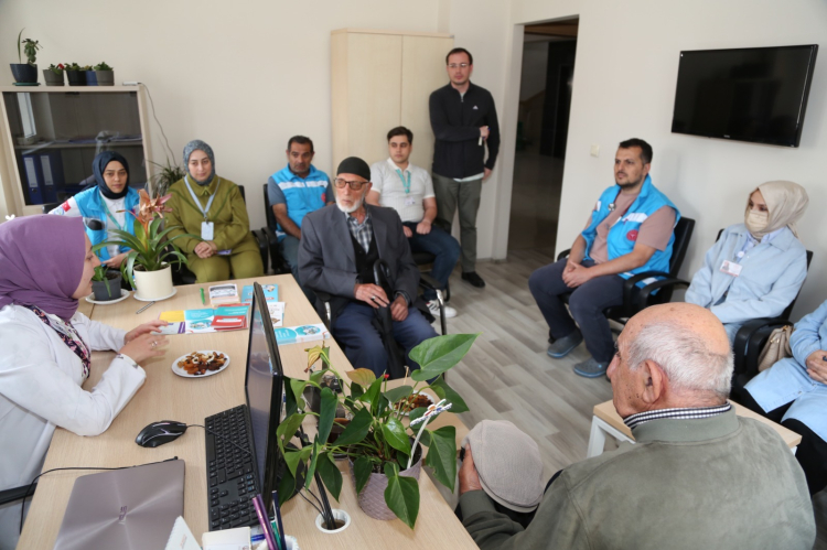 Erzurum’da +80 yaşa sağlıklı yaşam bilgilendirmesi