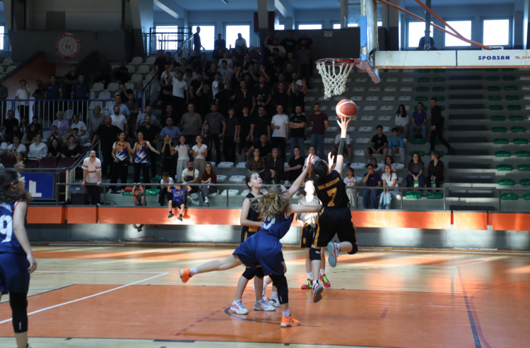 İnegöl Belediyespor U12 Kız Basketbol Takımı Bursa üçüncüsü oldu