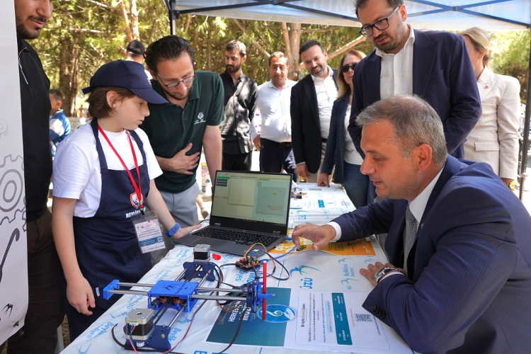 İstanbul Beylikdüzü’nde genç mucitler bilimle buluştu