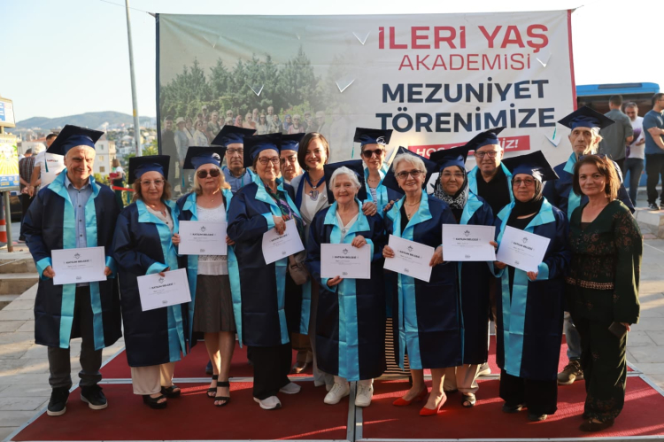 İzmir’de hayatlarının ikinci baharında kep sevinci