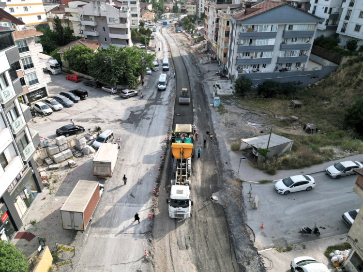Çayırova Uğur Mumcu Caddesi göz kamaştıracak