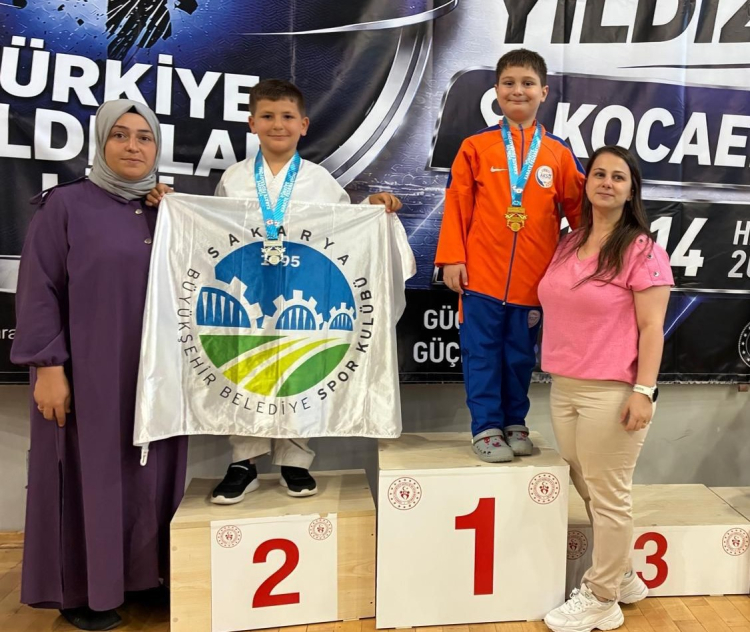 Sakarya’nın minik yıldızları Kocaeli’den 19 madalya ile döndü