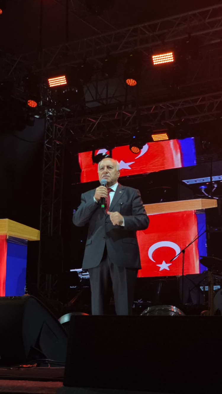 Mardin’de tarihi rekor: Kiraz Festivali’nin kapanışında 65 bin kişi Funda Arar ile coştu!