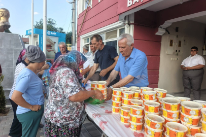 Esetçe Belediyesi aşure dağıttı