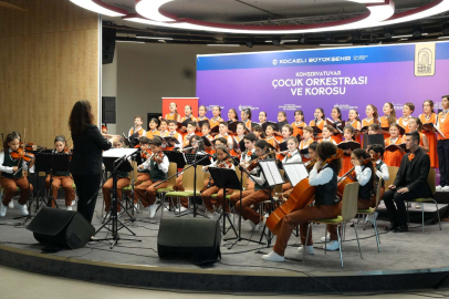 Kocaeli'de geleceğin sanatçıları ayakta alkışlandı