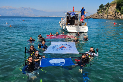 Antalya Muratpaşa'da Erenkuş Plajı'nda deniz dibi temizliği