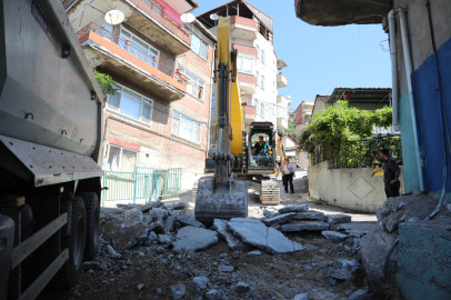 İzmit Belediyesi Kanlıbağ'da beton yolu yeniliyor