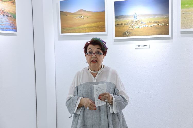 “Uzaklarda Bir Yerlerde” sergisi Bursa Nilüfer’de açıldı