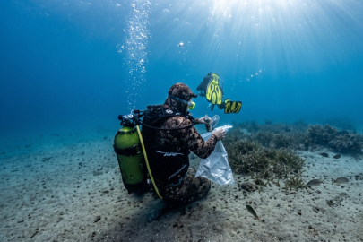 Kuşadası'nda deniz dibi temizliği