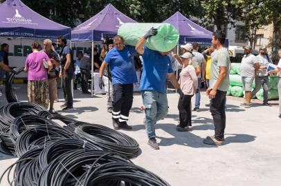 İzmir Büyükşehir’den domates ve çilek üreticisine iklim zırhı