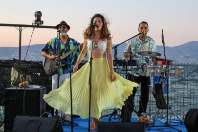 İzmir'de Marina Gecelerine devam