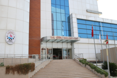 Çiğli Belediye Başkanı Yıldız’ın makam aracına silahlı saldırı!