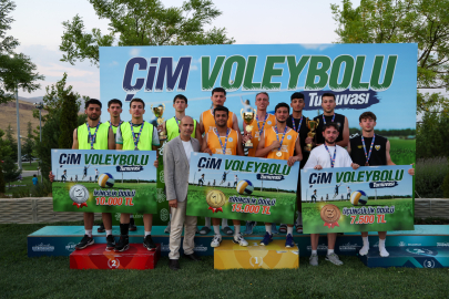Konya Selçuklu'da 'Çim Voleybolu'na muhteşem final