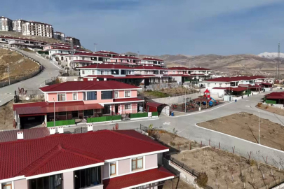 Elazığ’da 371 Ahıska Türkü aileye yeni konut ve kimlik kartı