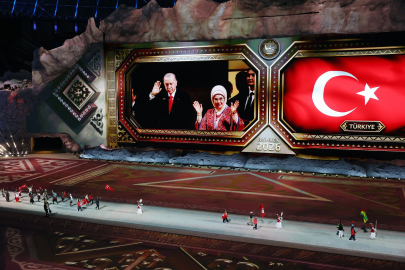 Dünya Göçebe Oyunları'nın açılışını liderlerle birlikte izledi
