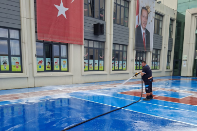 Tuzla’da sabahın erken saatlerinde başlayan temizlik mesaisi