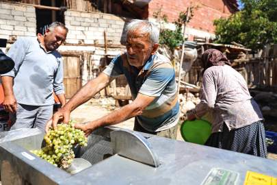 Antalya'da üzüm üreticilerine makine desteği