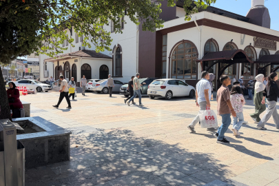 Düzce'de burası cami avlusu mu, otopark mı?